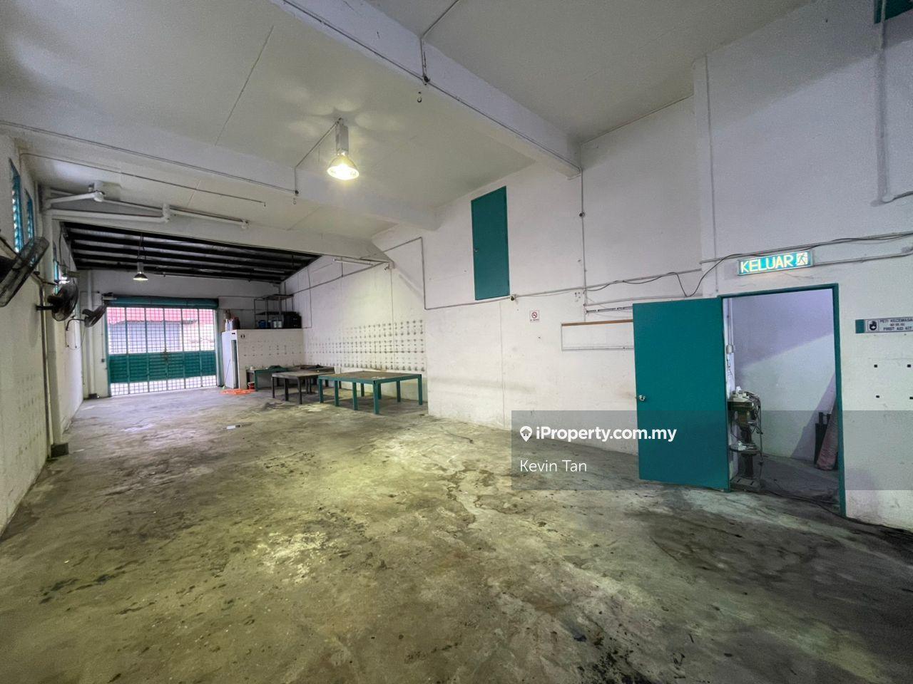 1.5 storey factory taman perindustrian puchong 25 x 100