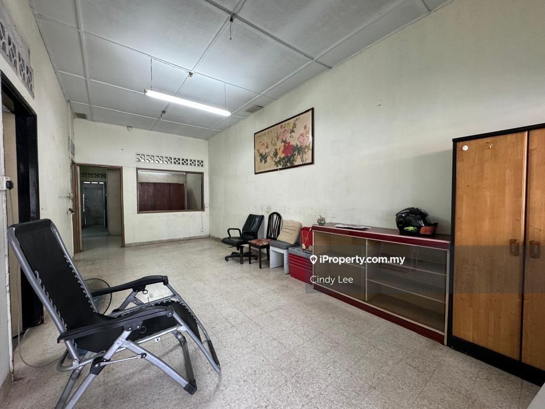 Freehold Single Storey House for Sale @ Happy Garden