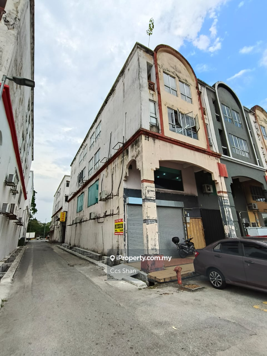 Kip kepong shop 4 storey to sell End lot 