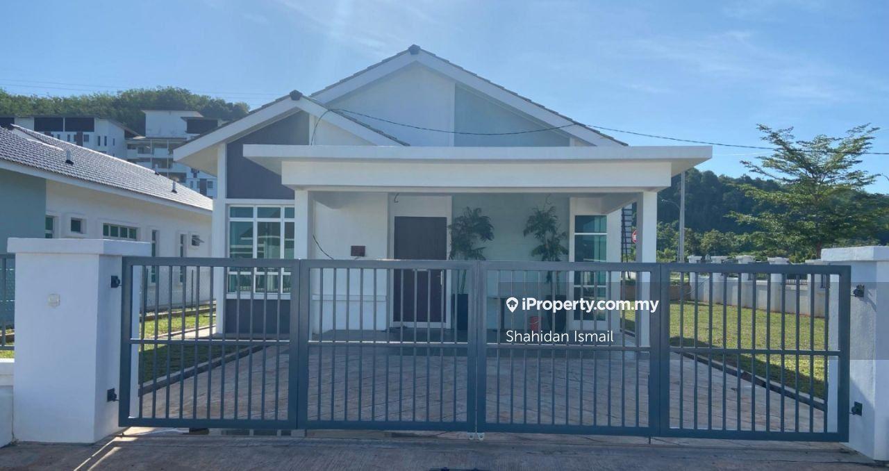 Sleek & Spacious: 1-Storey Bungalow in Nada, Simfoni West for Sale