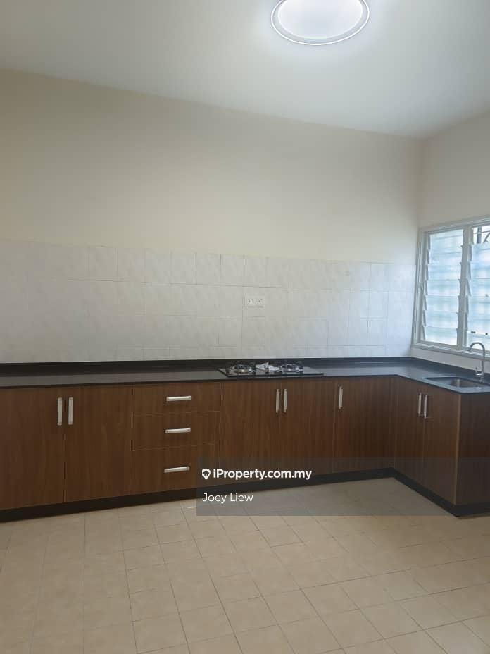 2 storey landed house @ damai rasa for rent