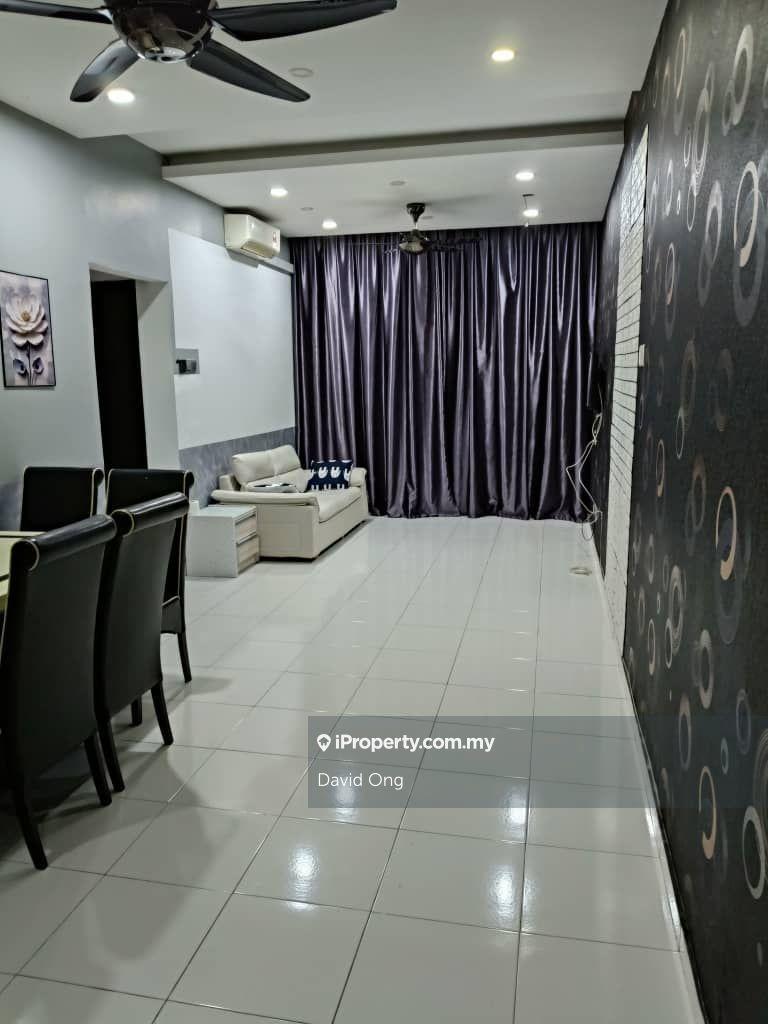 Superb renovation jentayu apartment with 2 parking for sale