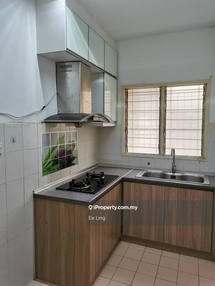 Pusat bandar puchong walk apartment for sale,228k nego,freehold,3room