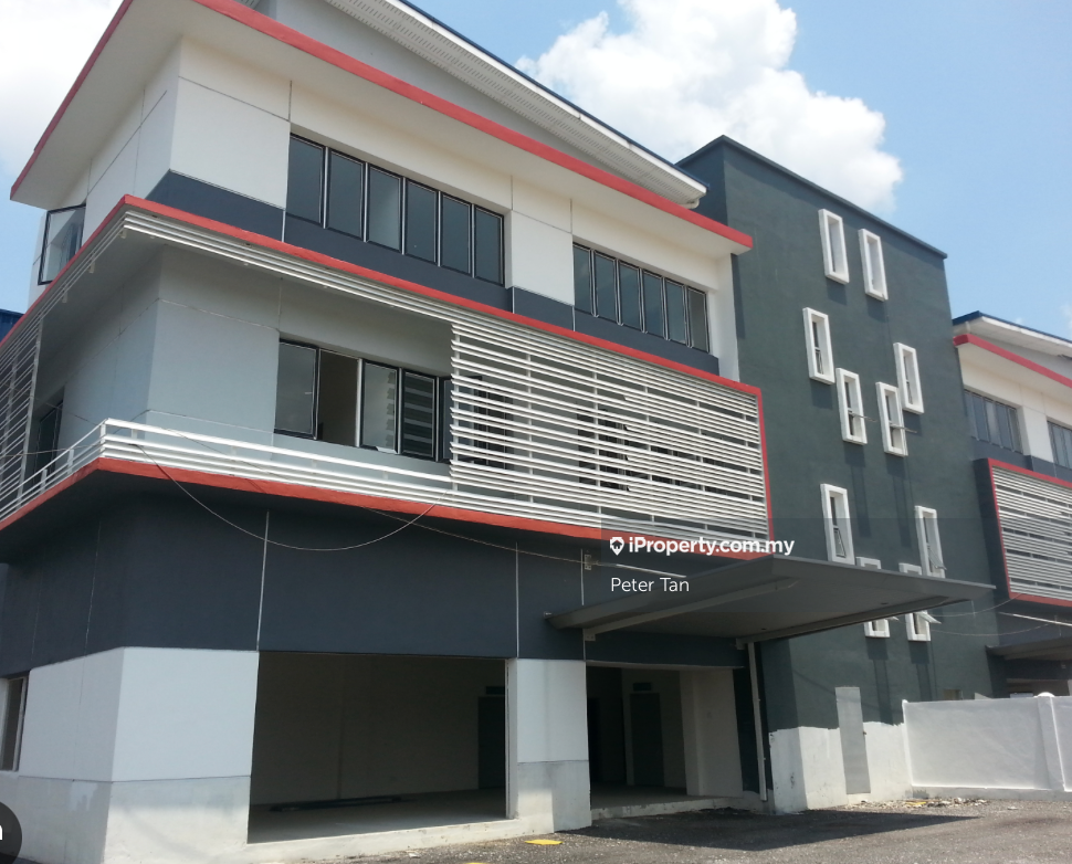 Beside NKVE highway , freehold , big warehouse