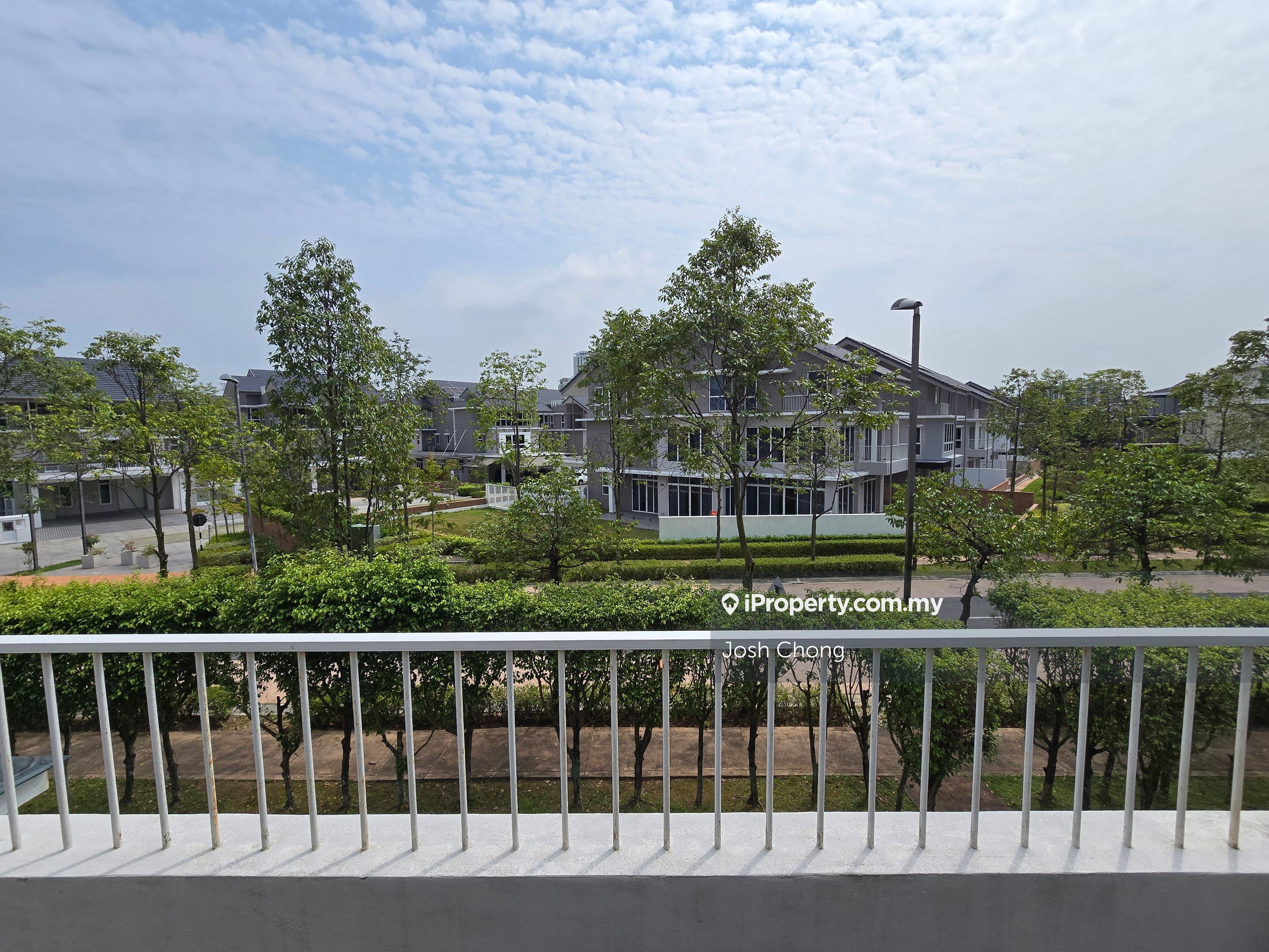 The Mews Nice Unit Face Bungalow Good Feng Shui Gated Guarded Freehold