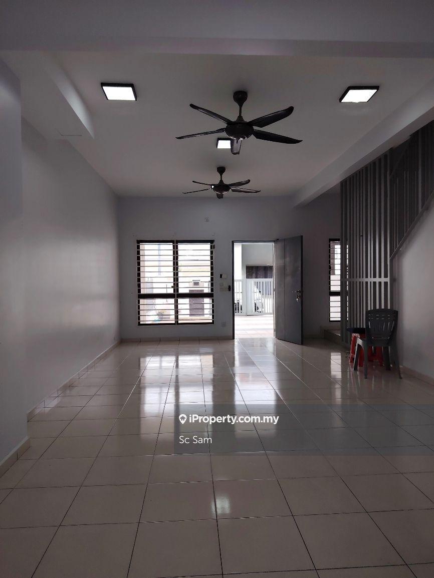Basic unit 3 rooms and short drive to Setia City Mall 