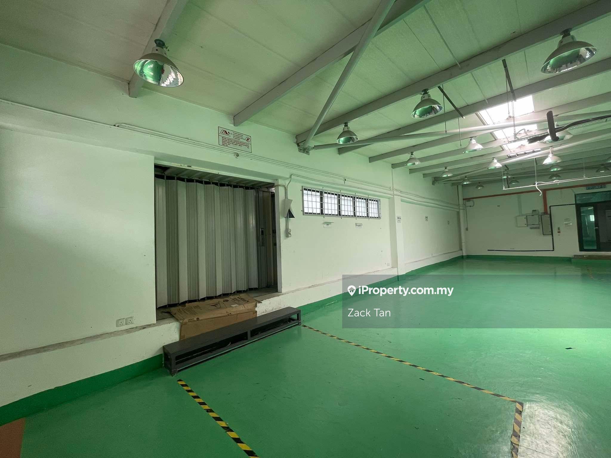 With Cargo Lift, Extend Flooring