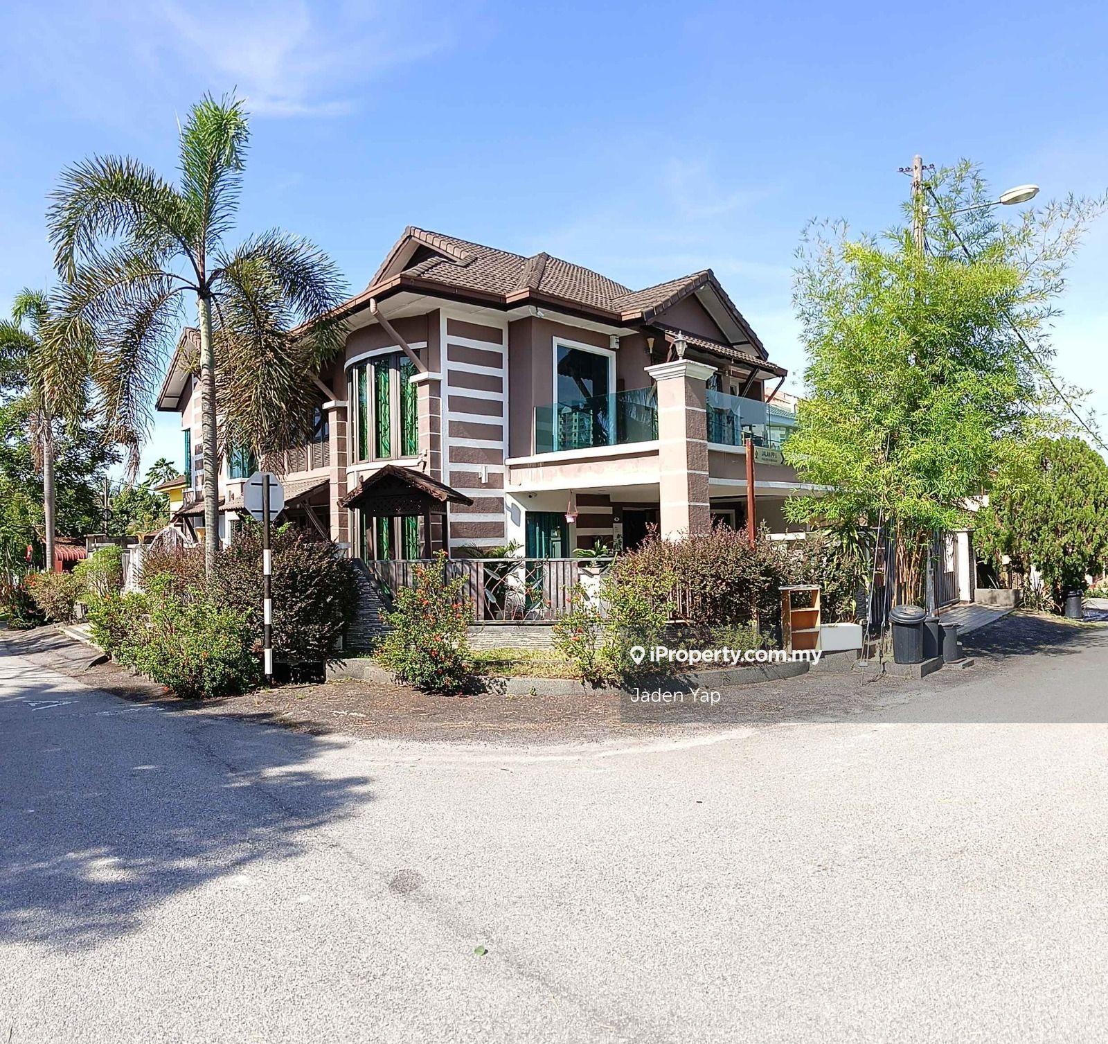 Corner 2 Storey Terrace House Taman Pinggiran Putra Seri Kembangan