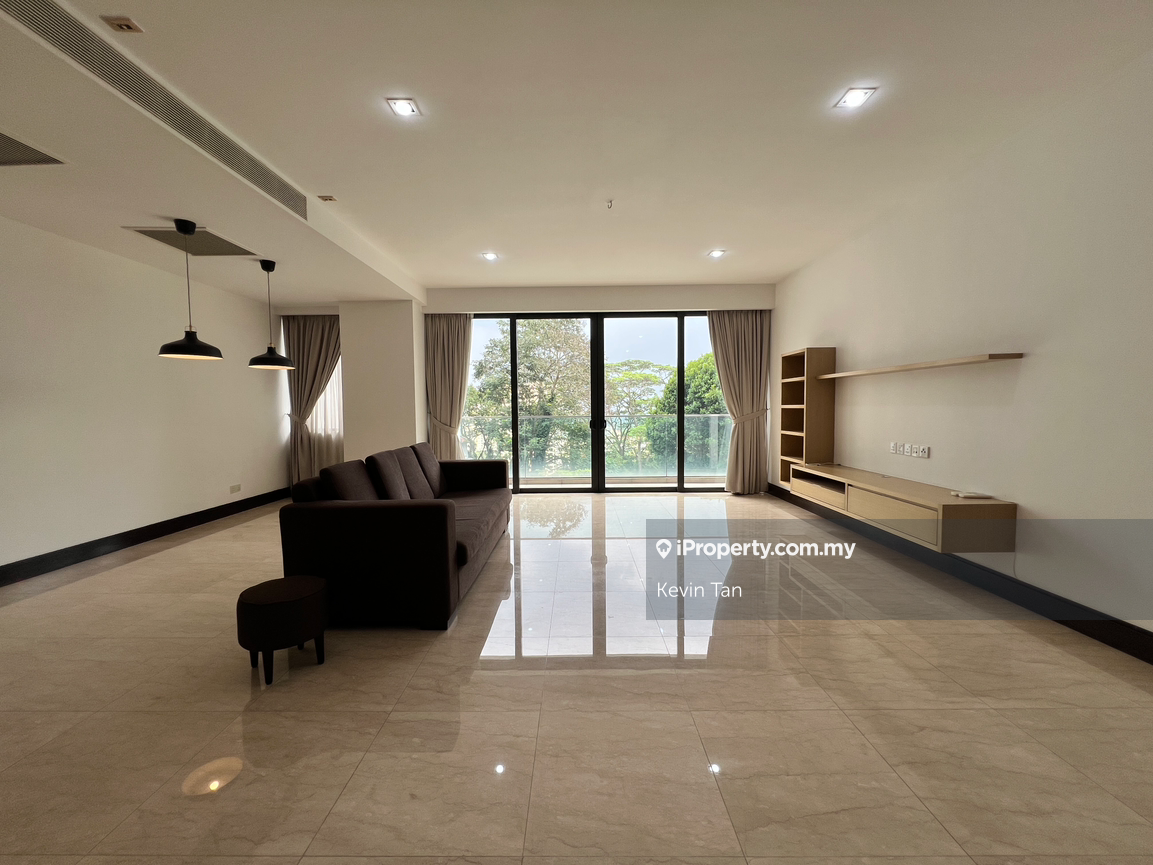 Spacious unit with plenty of natural light and ventilation