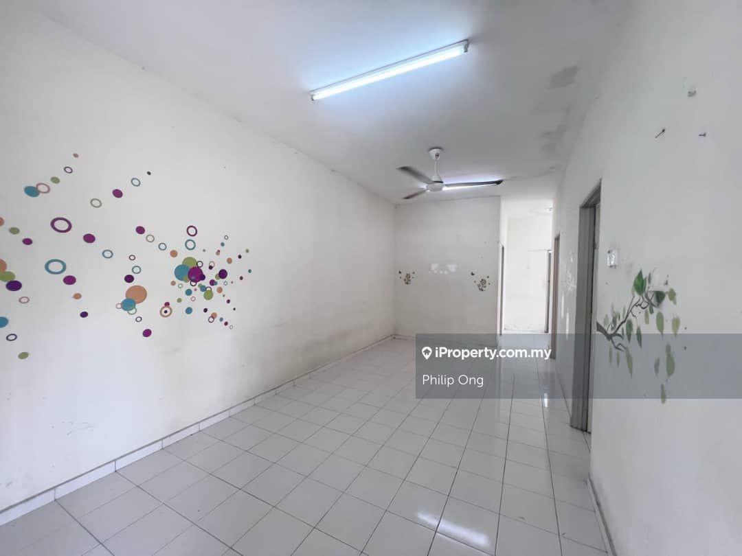 Corner unit, big land, easy access