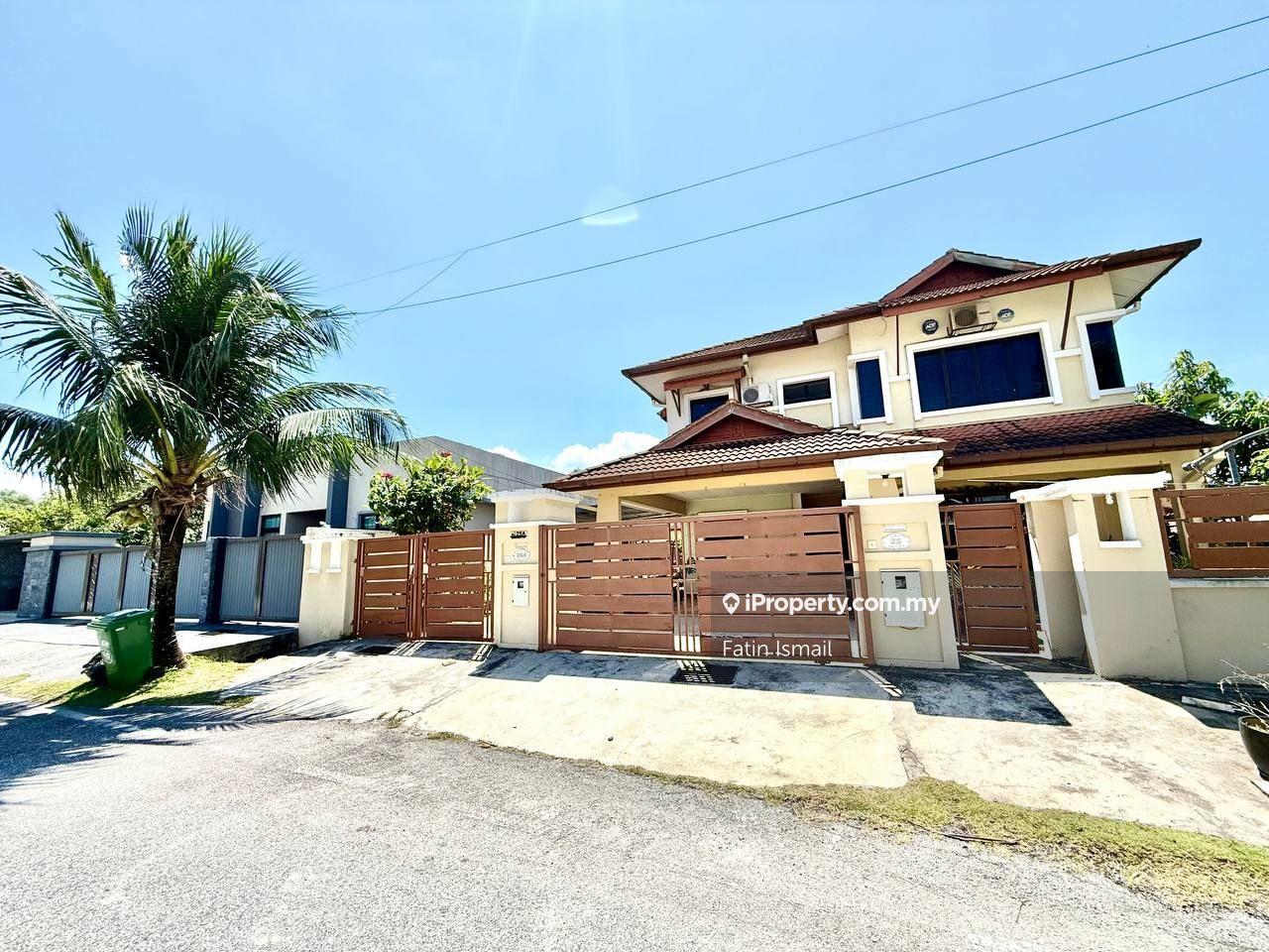 Spacious extra land & beautifully renovated house in good condition!