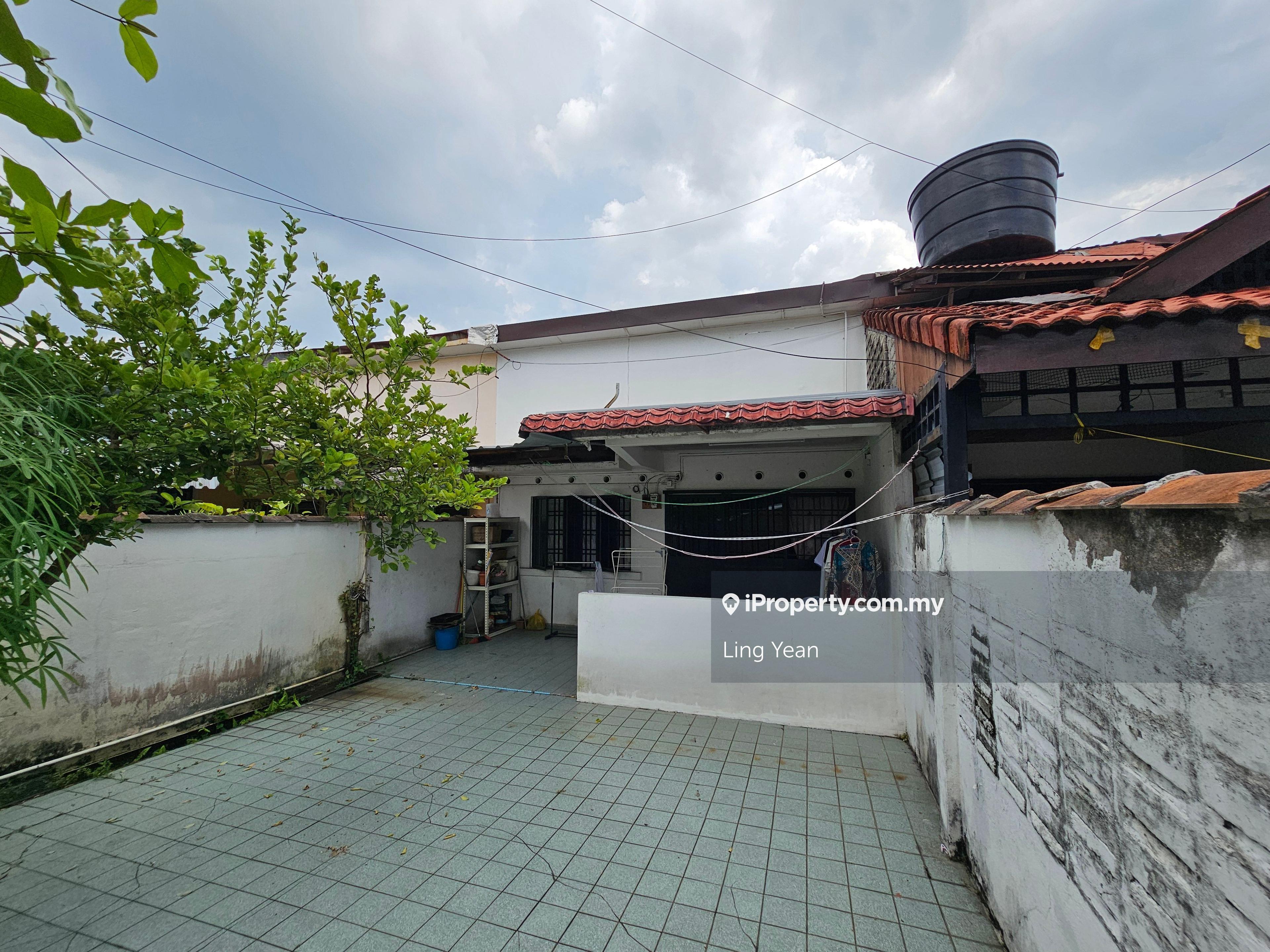 Single storey with attic room for sale at Jln Templer, Petaling Jaya.