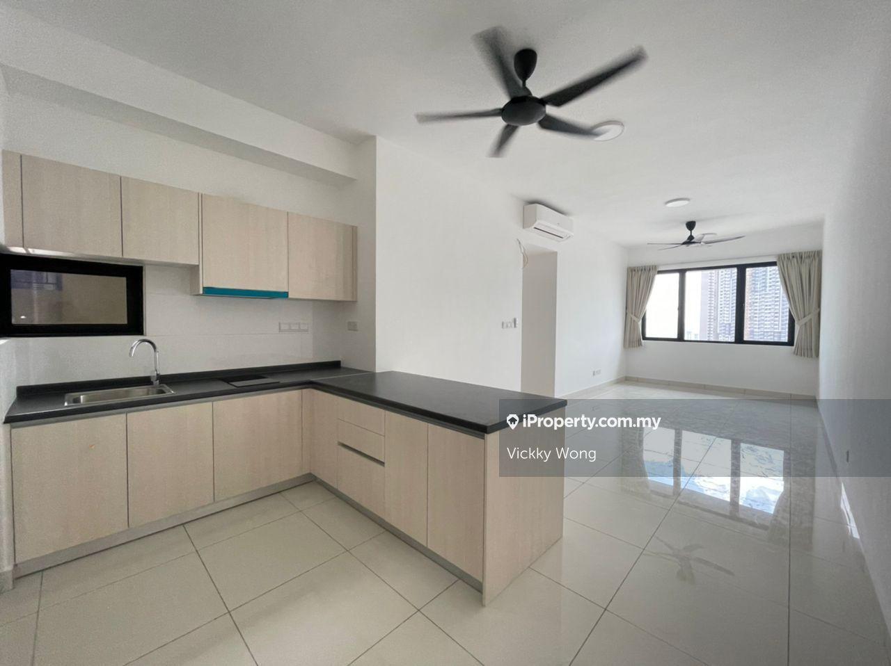 Sale Parc 3 Condo 931sf Partly Furnished 3 Room 2 Bath with 2 Parking