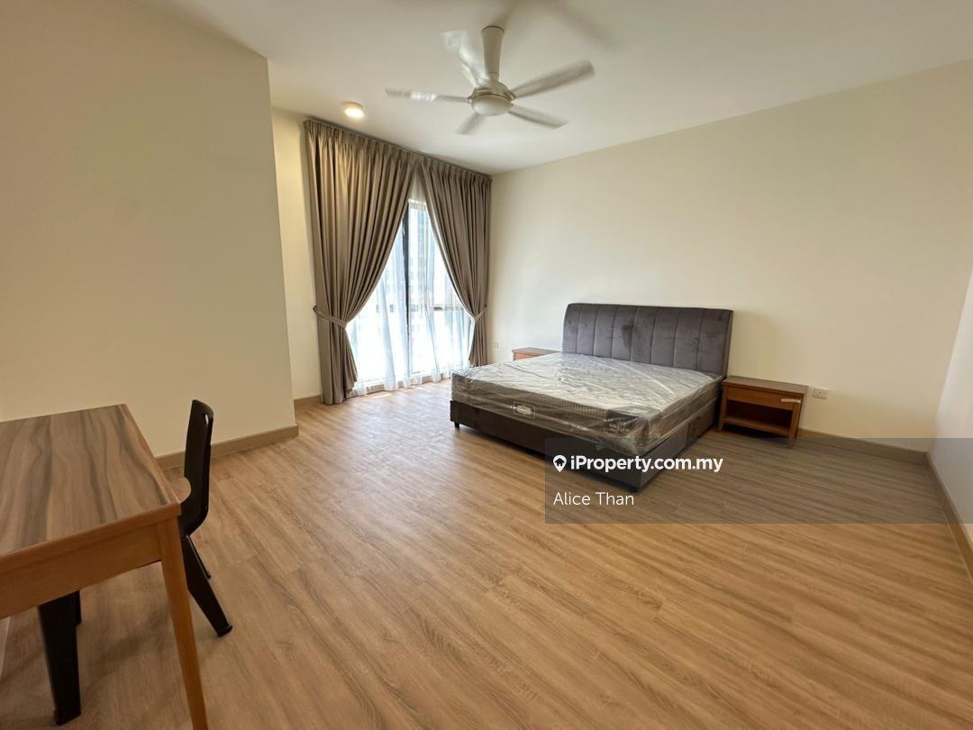 Sqwhere Sungai buloh master room available now (no partition)