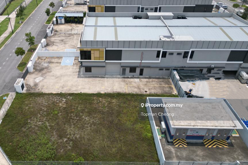 Corner lot unit and Huge Land