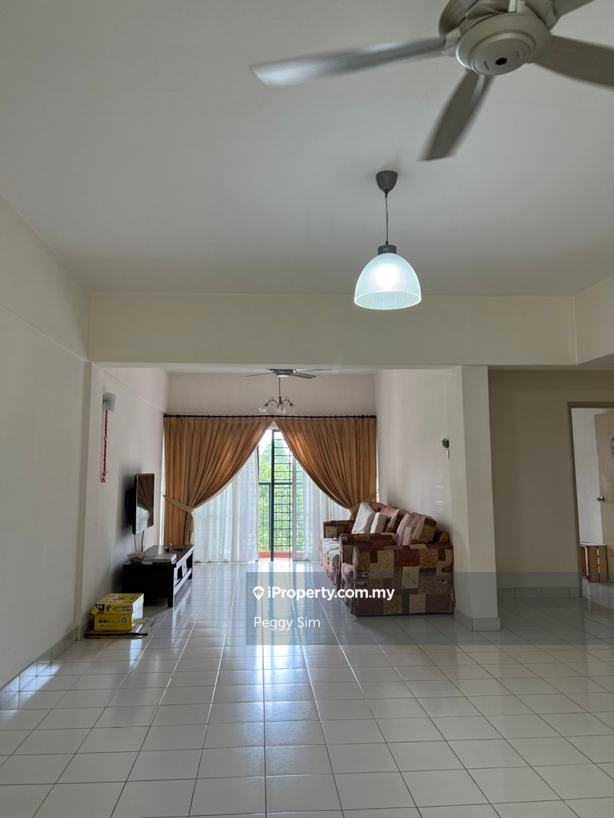 Big unit Condo @ 1410sf for Sale near LRT