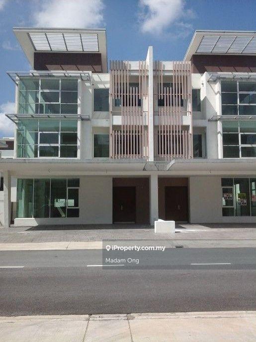 Renovated 3-stry Semi-D, Jacaranda Garden Residence 