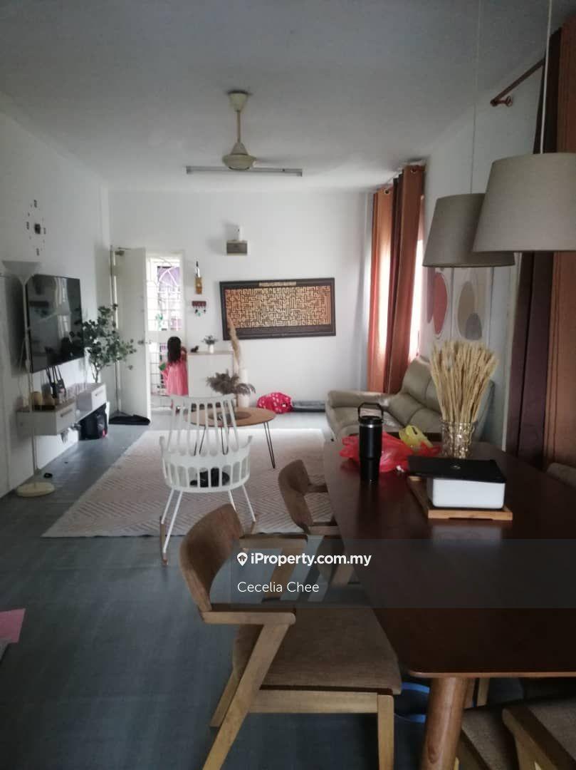 Puchong Utama Court 1-Freehold, Corner Lot, 2nd Floor for Sale!!