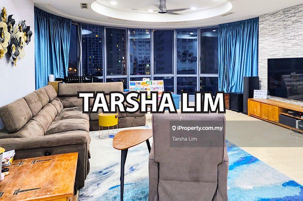 Magnificient pool and green view home, walking distance to 163 & mkis