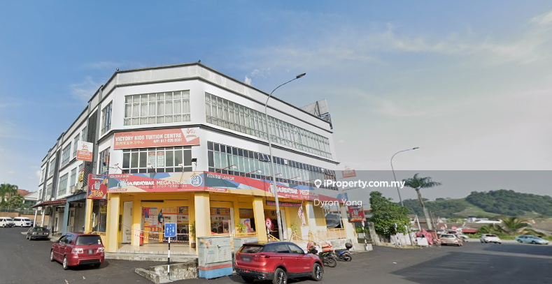 3 Storey shoplot for sale