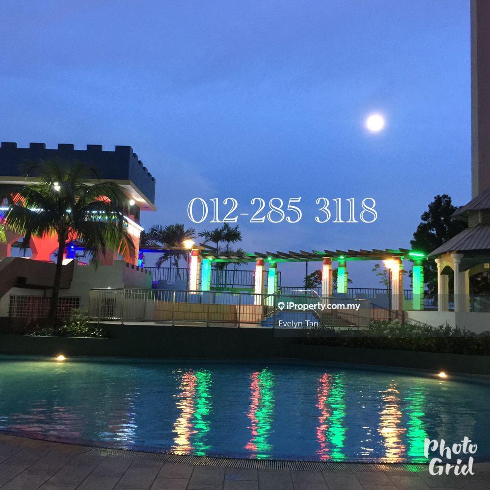 Freehold 3 mins walk to Lrt station n school below shopping centre