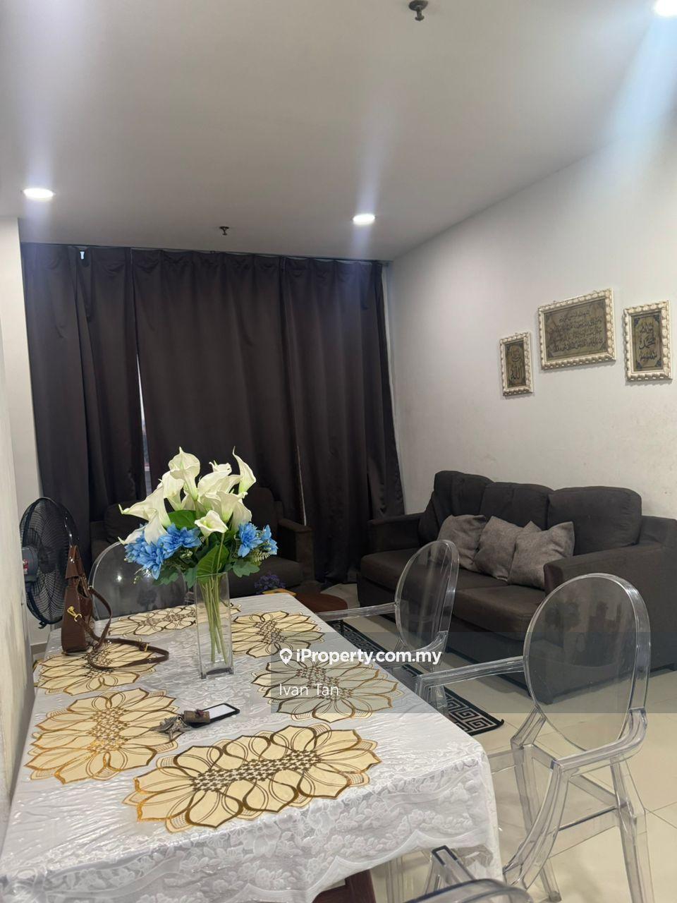 E-suite, Emerald Avenue,Selayang, 80% furnished