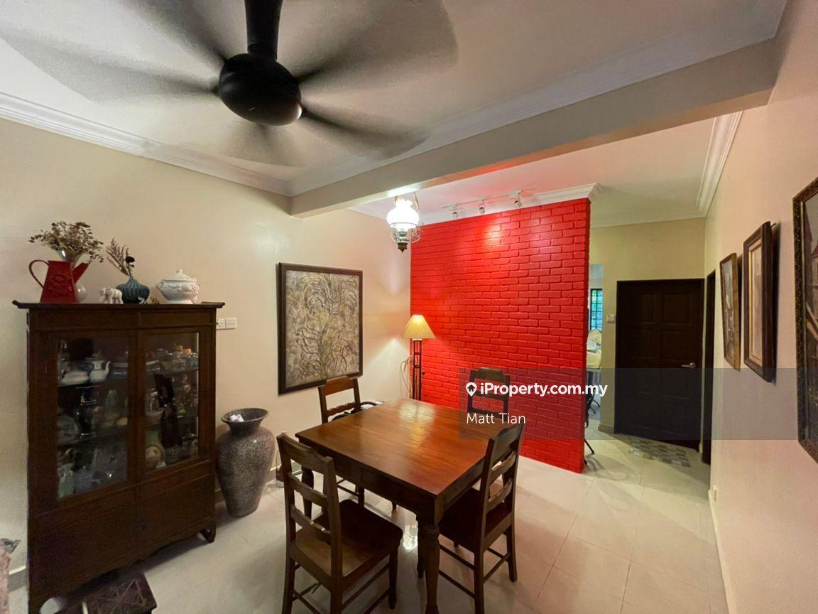 Laman oakleaf terrace at hilltop location, breezy, cooling, cheap