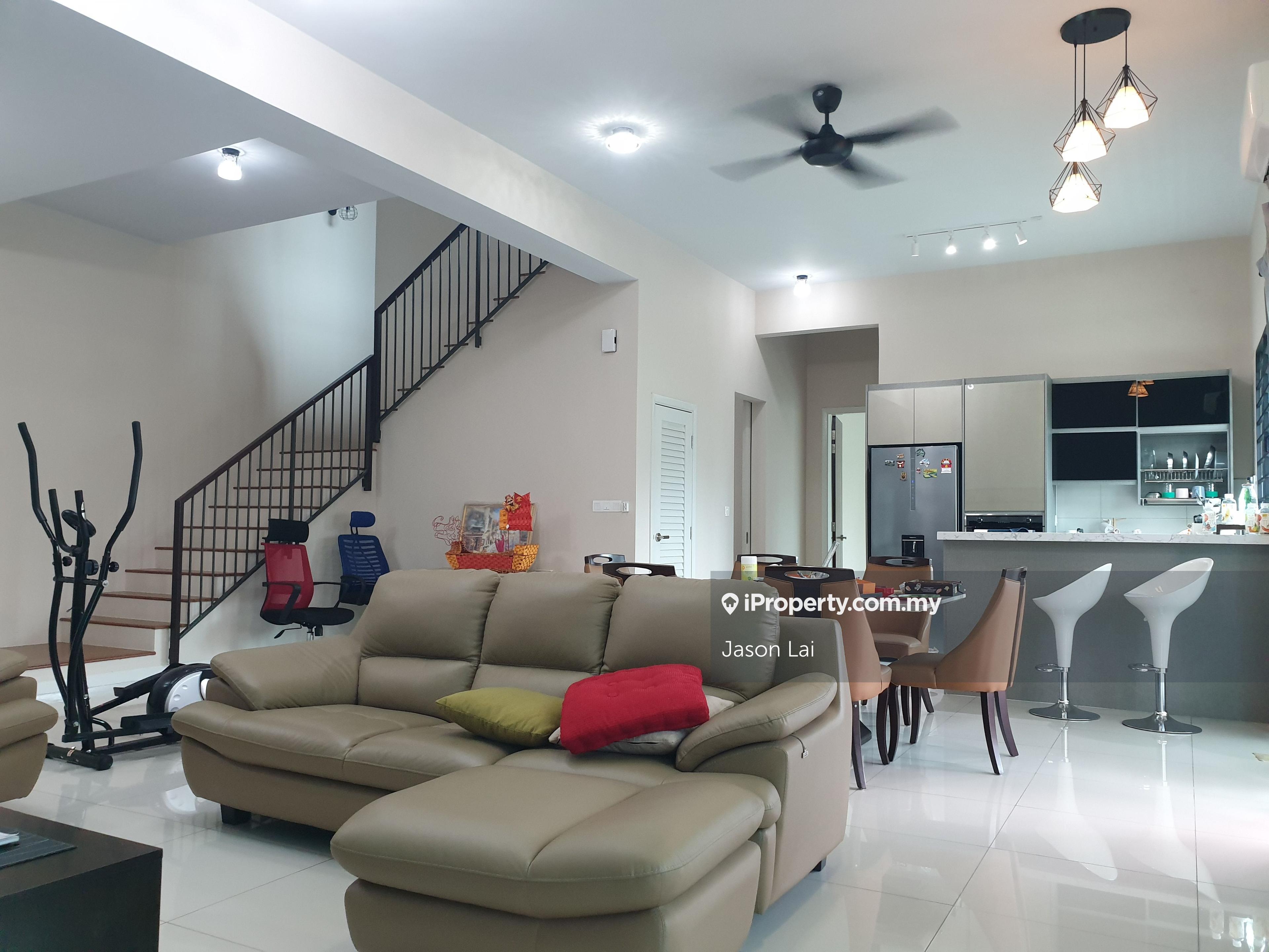 Hemingway Residences Corner Terrace House For Sale!