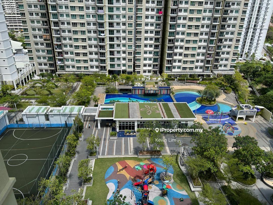 One imperial 1300sf Poolview Basic Renovated