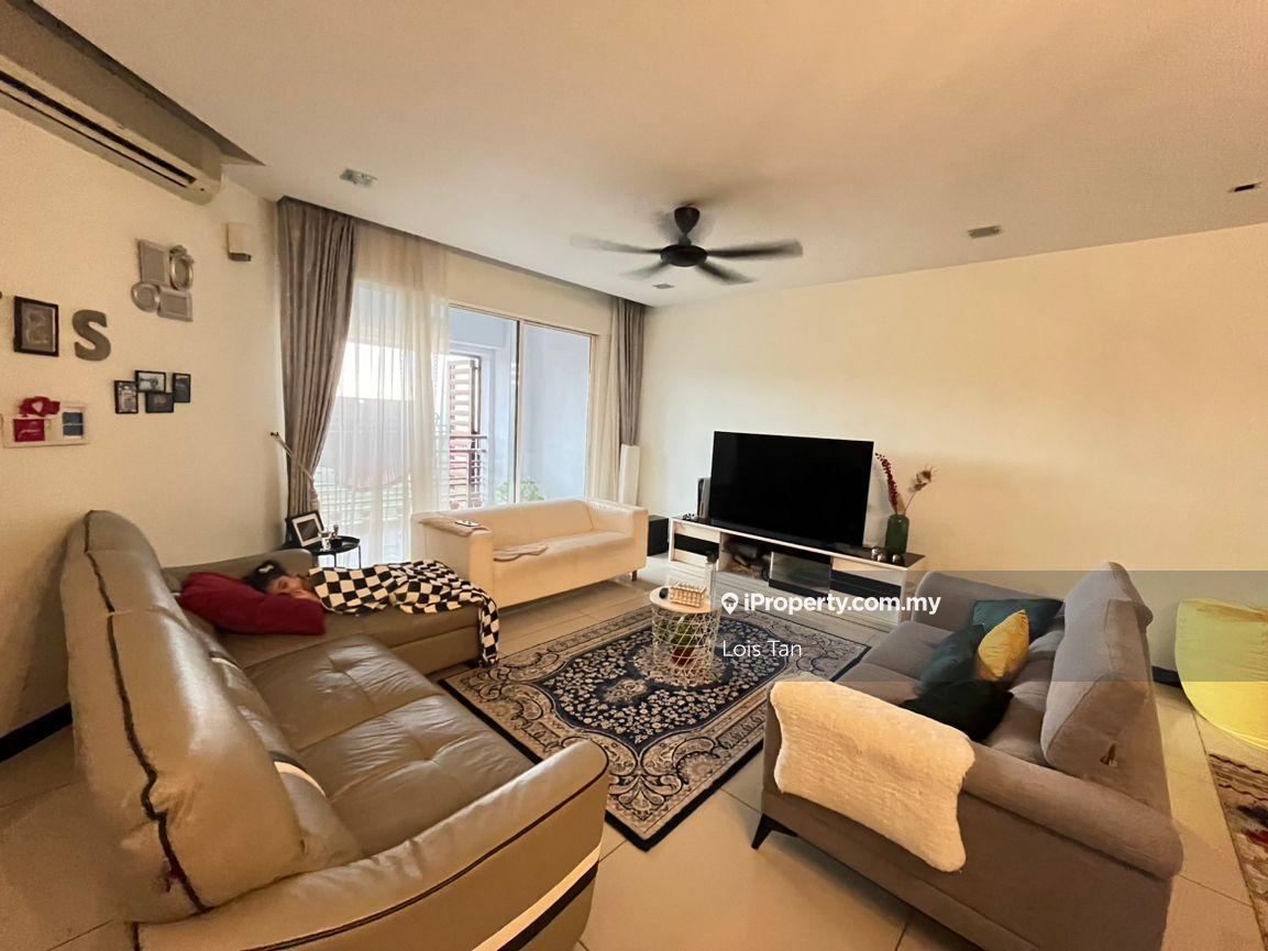 4 spacious bedrooms condo for rent