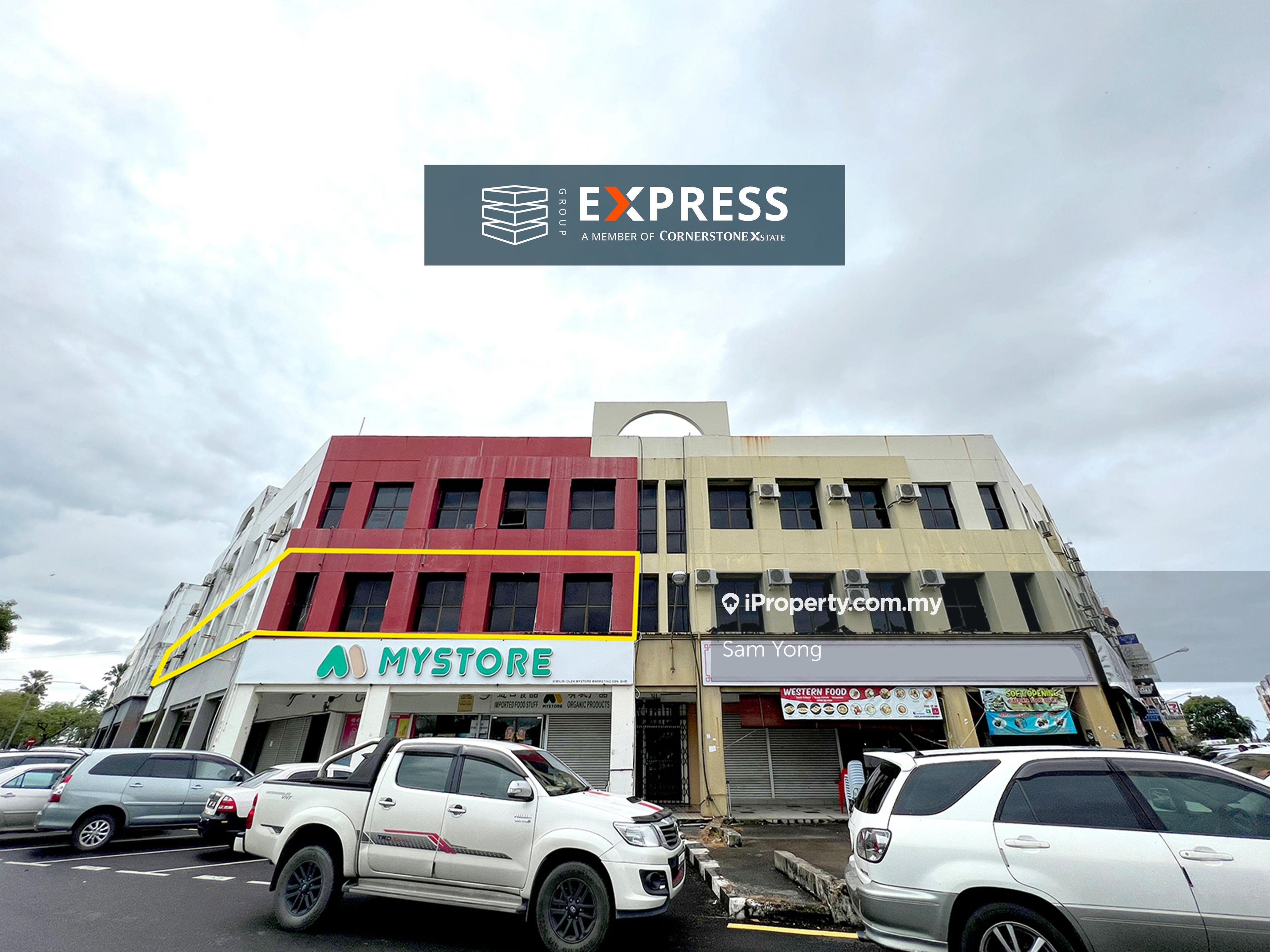 Triple Storey Shoplot at Boulevard Commercial Centre (Above Mystore)