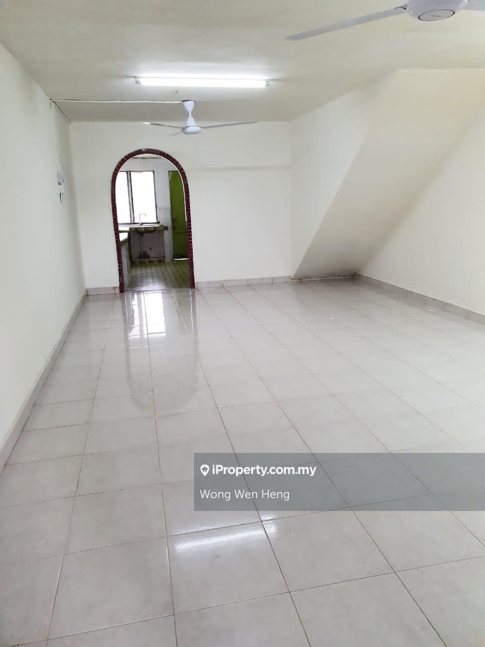 2 Storey Terrace non bumi, Taman Serdang Jaya