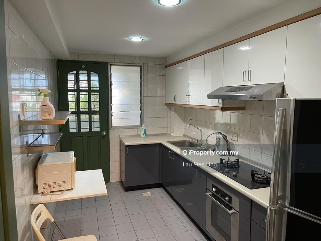 Condo with tight security near mid valley