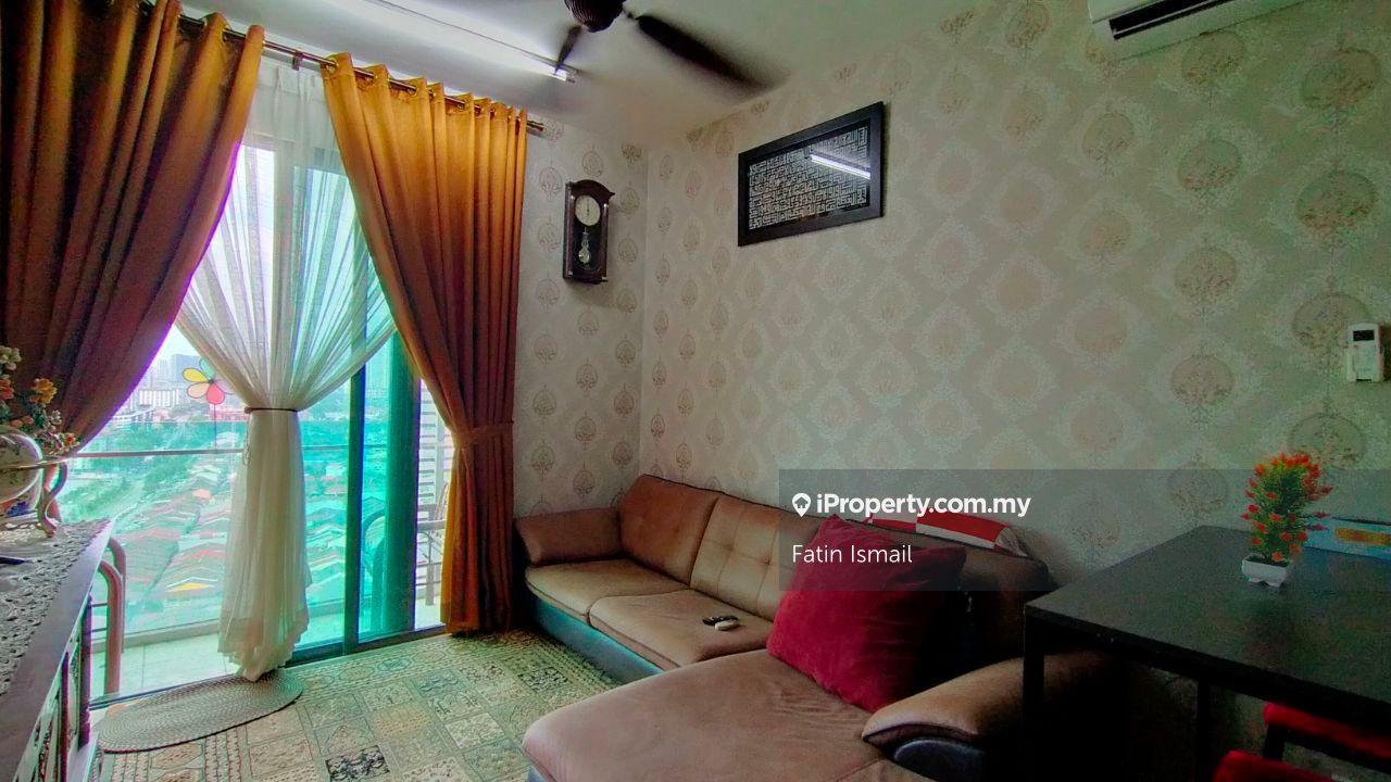 Fully Furnished, beautiful renovated unit & Good Amenities. Must view!