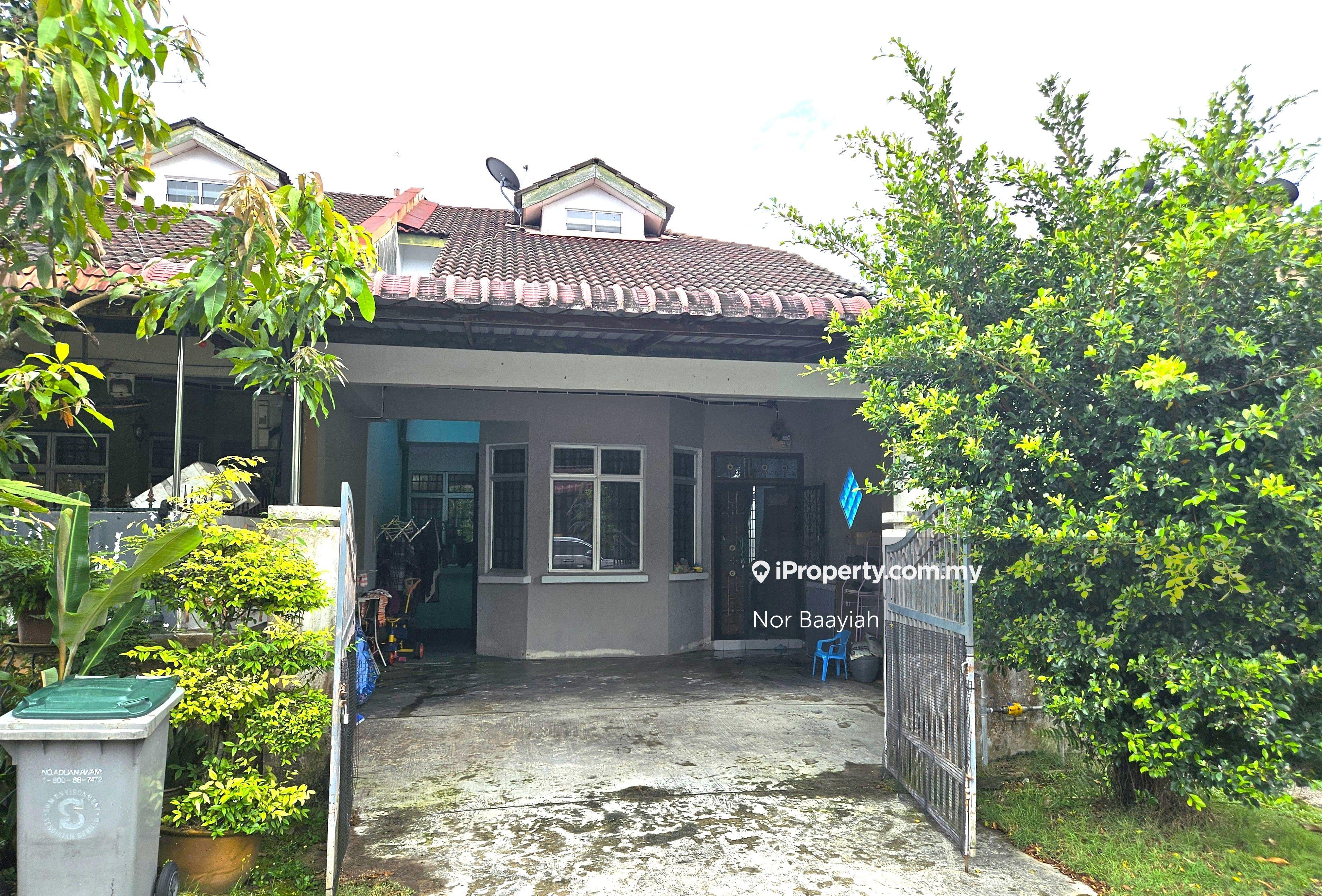 End Lot, Renovated, 1.5-Storey Terrace, Taman Pulai Indah