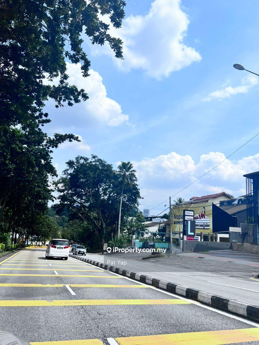 Main road frontage commercial bungalow