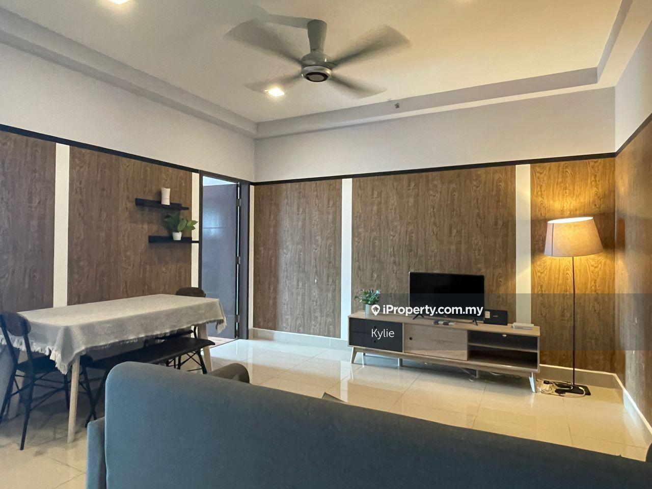 High floor good condition well kept Id design ready unit view anytime