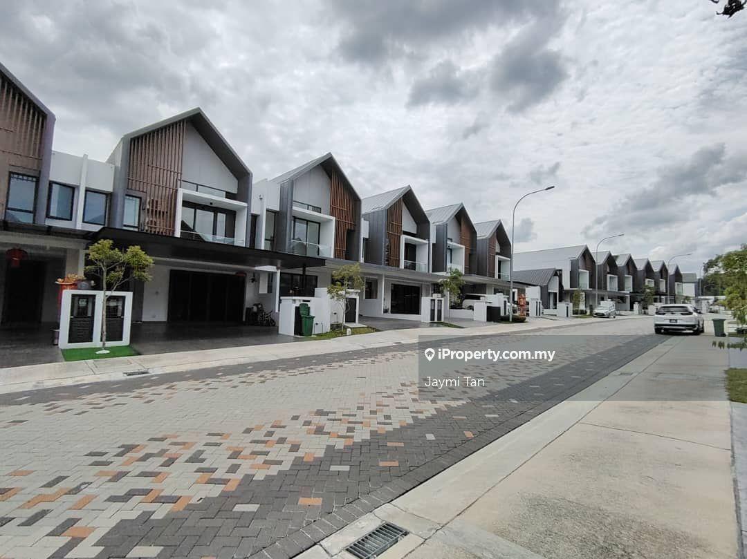 Jade Hills Blossom Spring Double Storey Superlink for rent