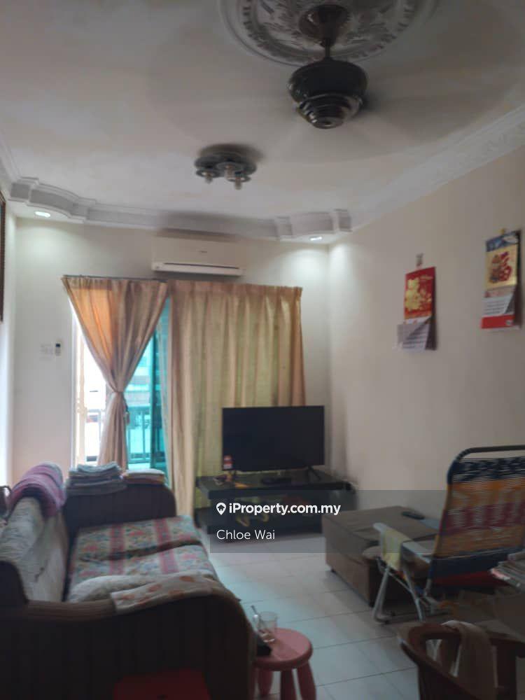 Vista Pinggiran Apartment for Sale