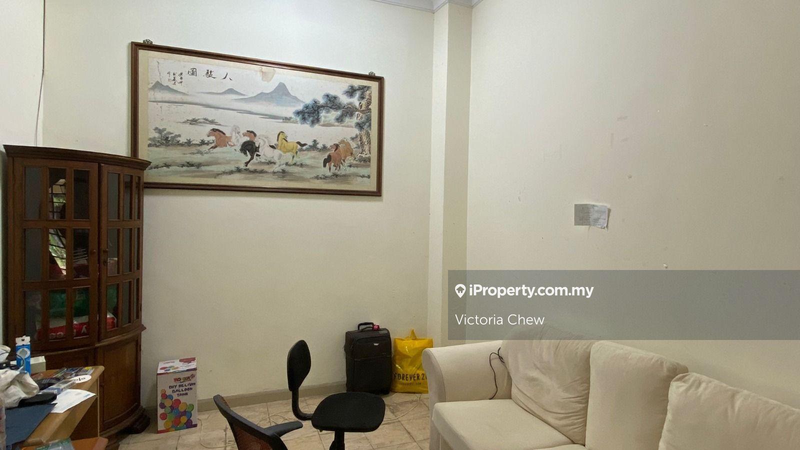 Double storey corner semid for rent