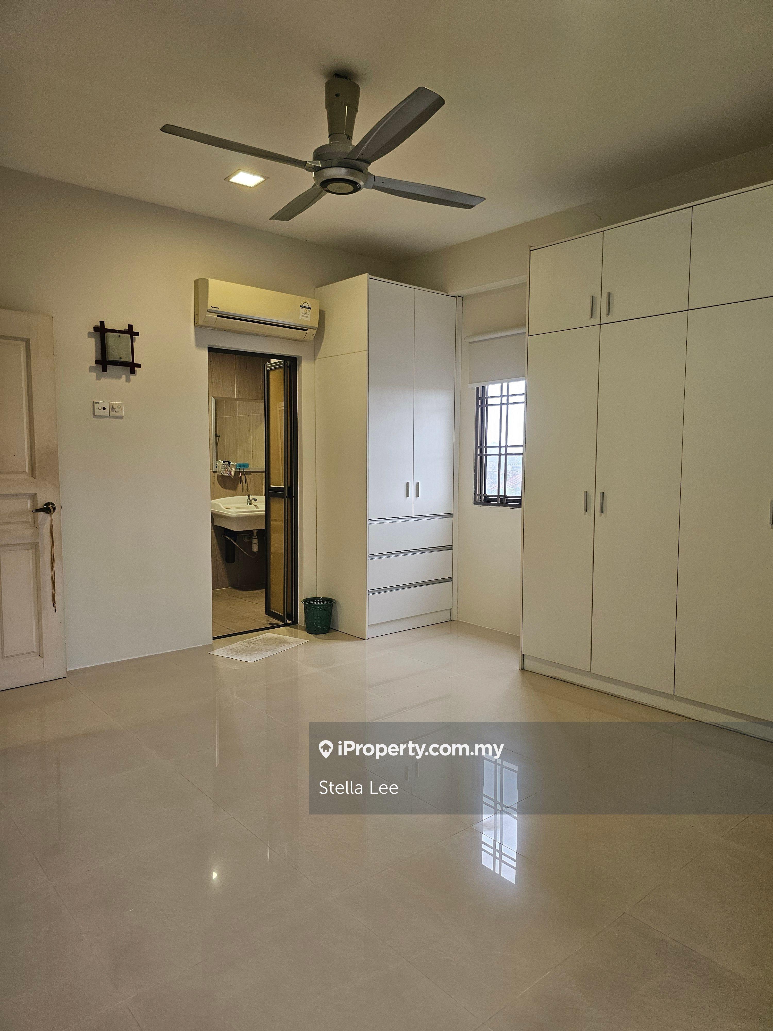 Walking distance to utar and amenities