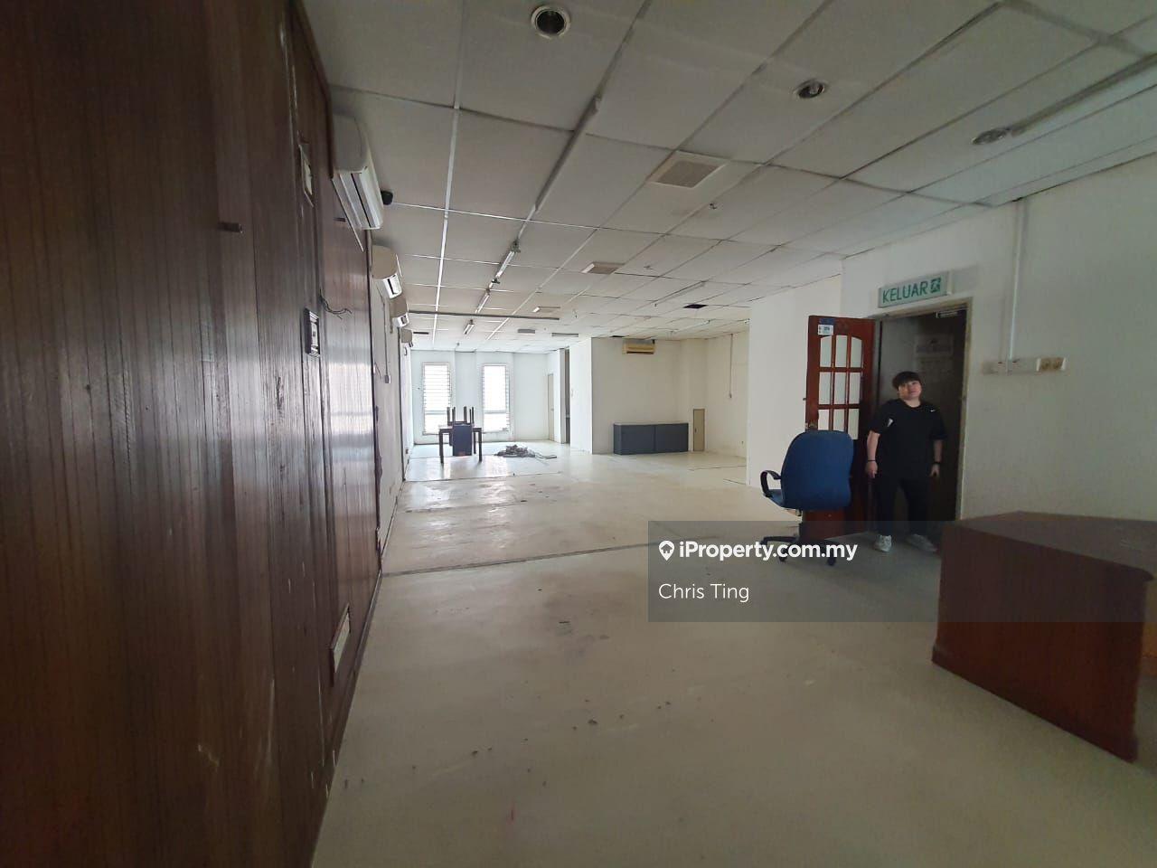 2nd floor office shop lot ready move in!