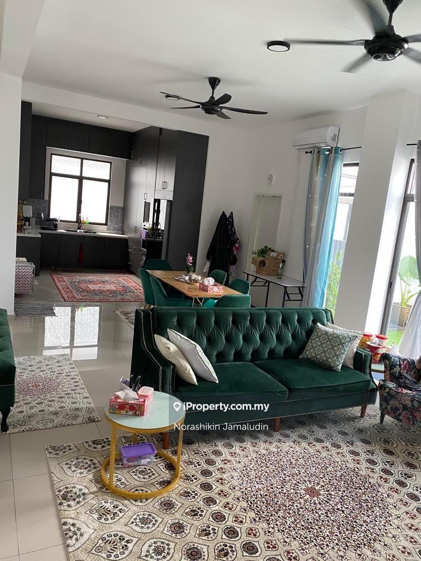 Gated exclusive garden terrace for sale
