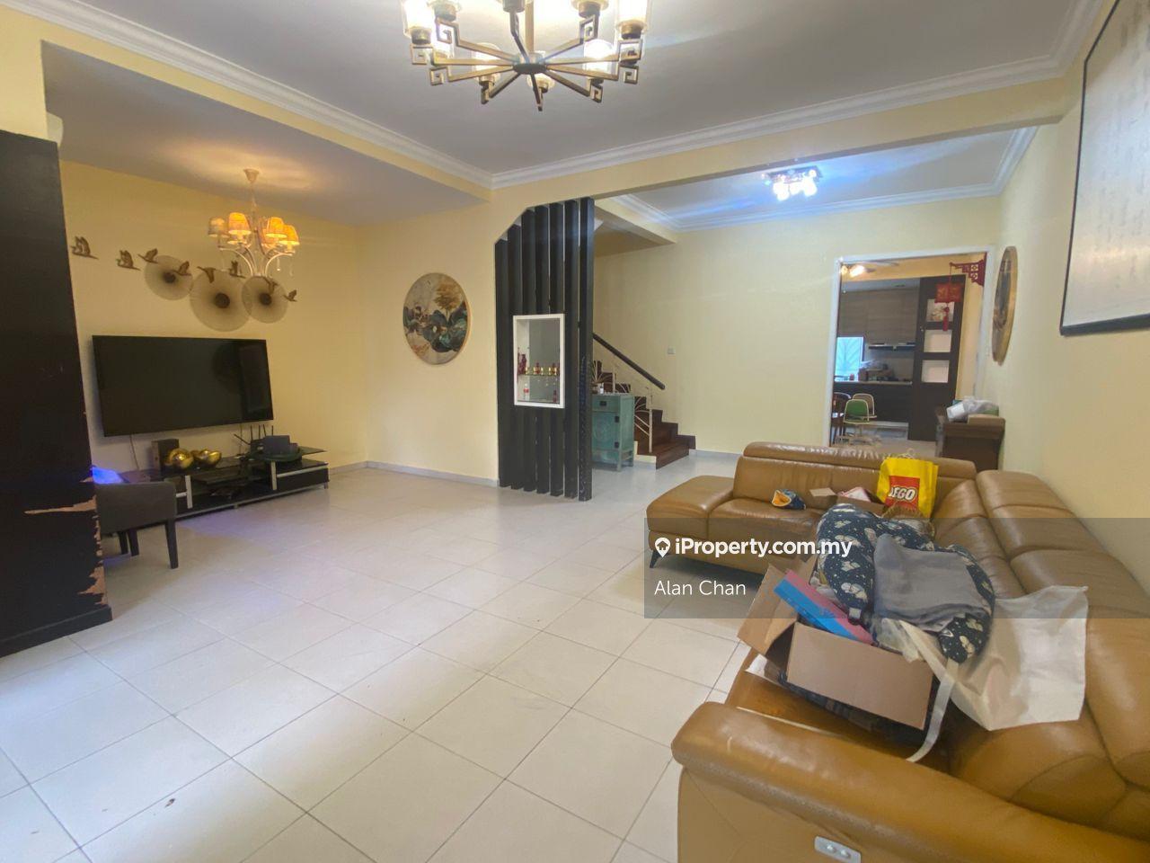 Puchong Bandar Puteri 11 - 2.5 Storey House Kitchen Fully Extended