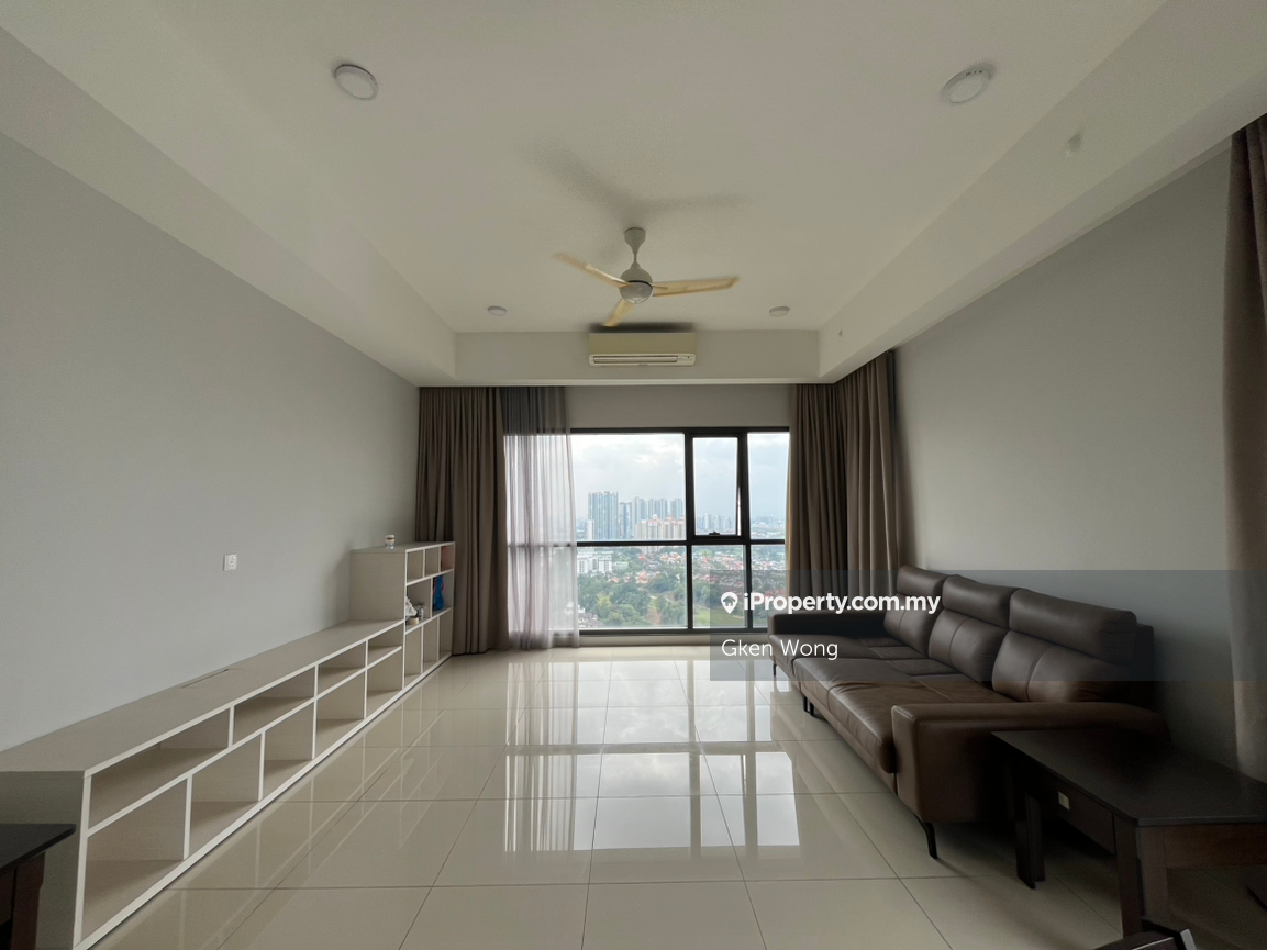 Golf view 3 bedrooms available now!