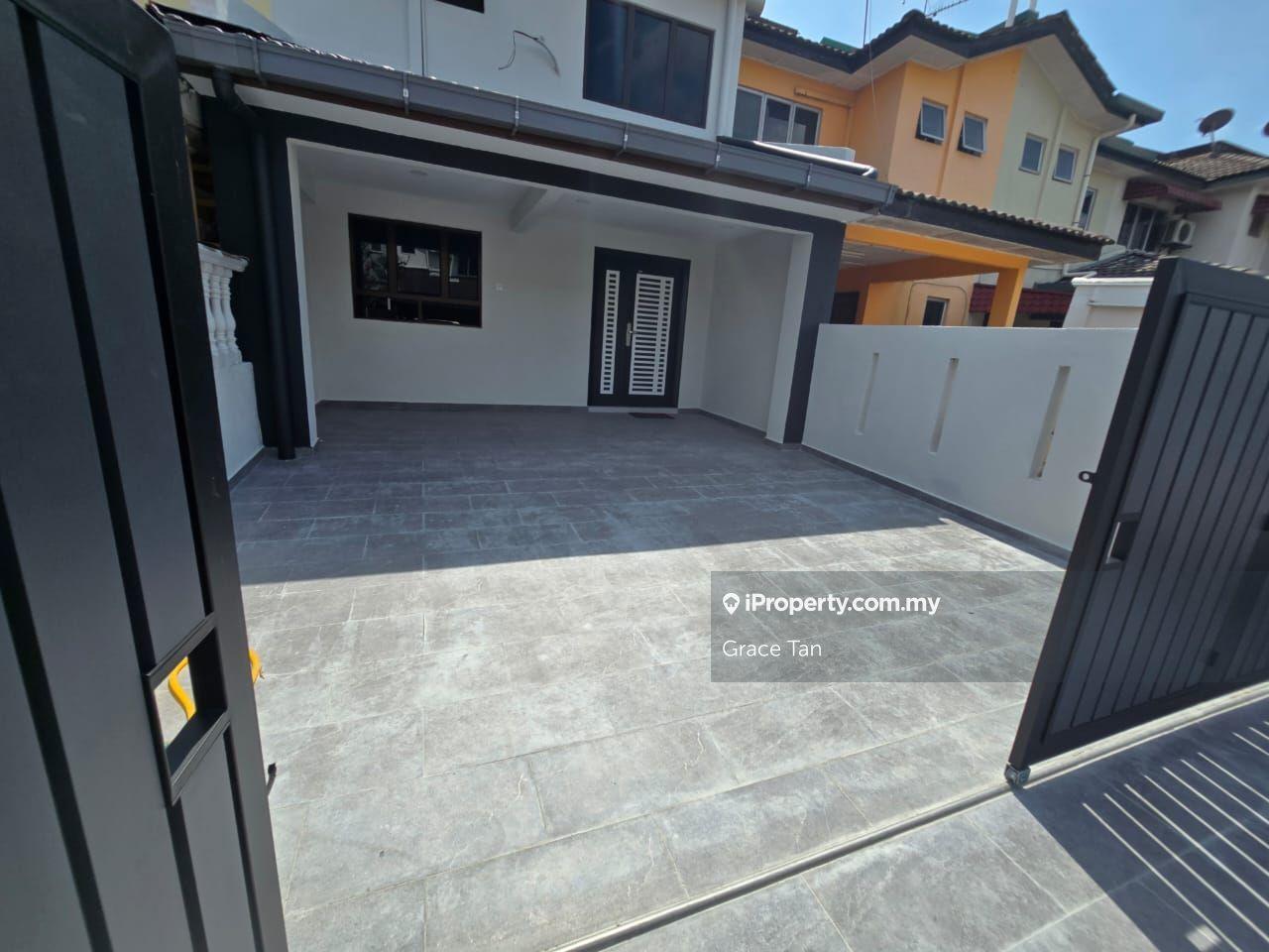 Beautiful Newly Renovated 2 Storey Save your Renovation cost !