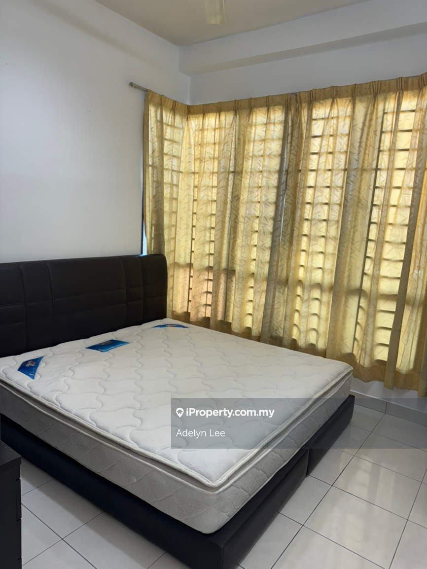 Female master room for rent sunway subang jaya
