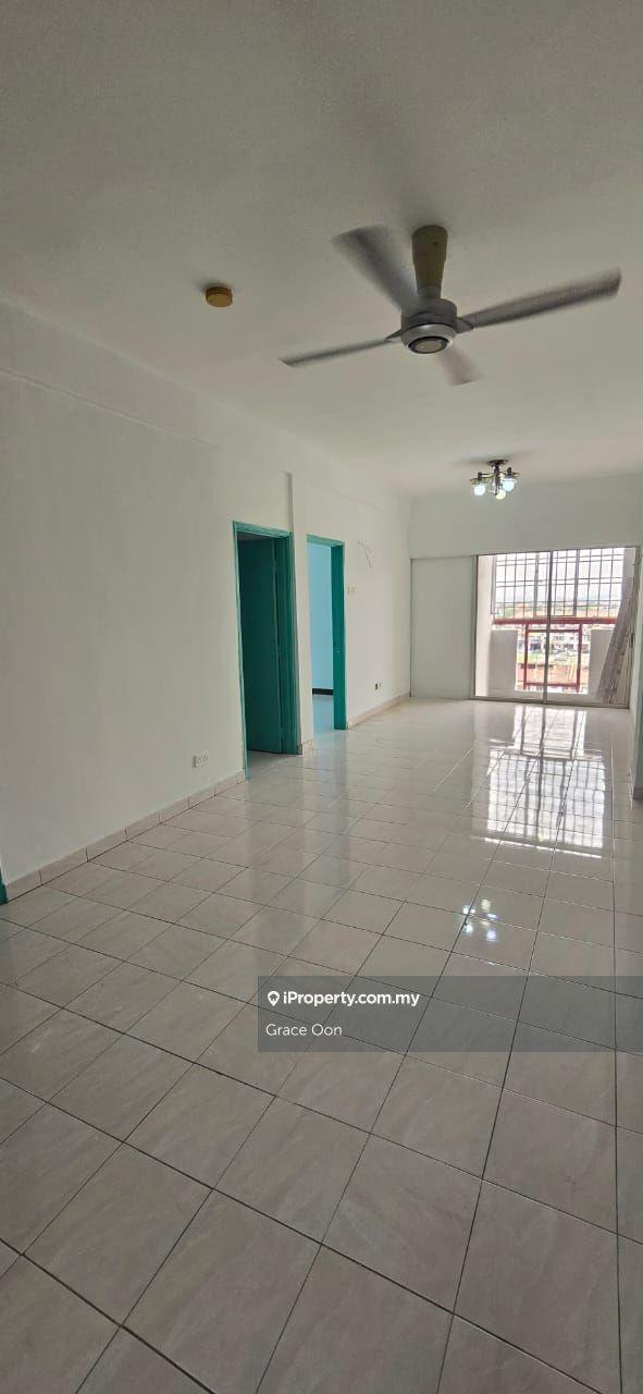 Good Condition house plaza serdang raya