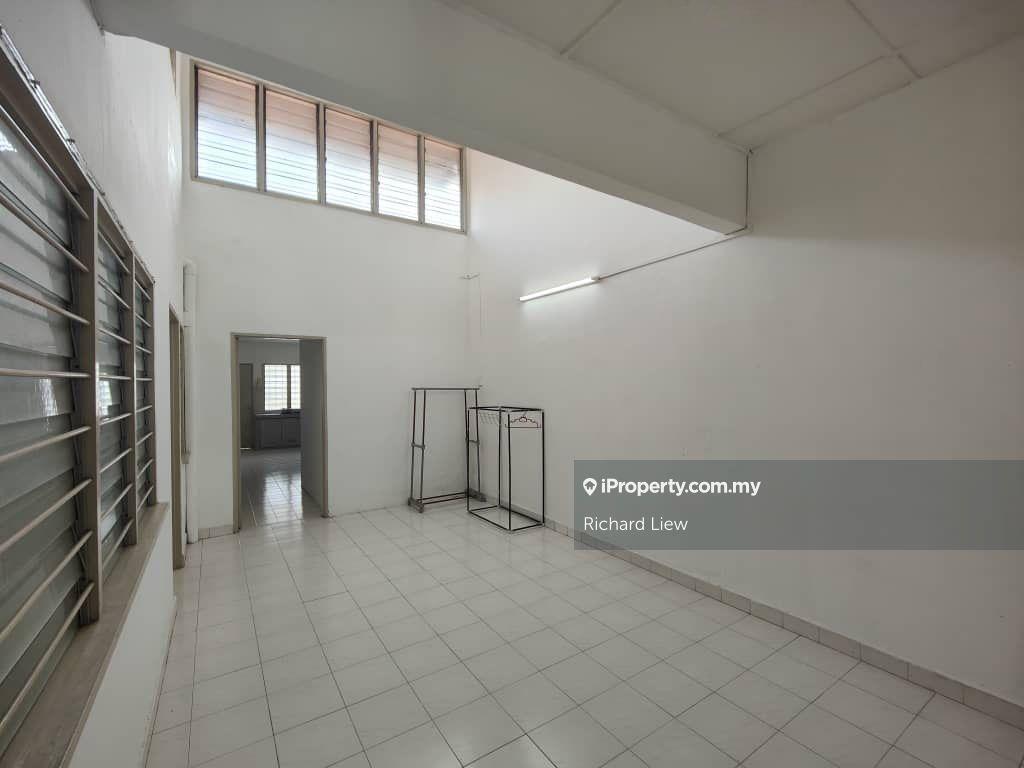 Freehold 22x80 @ 1 Storey Link House