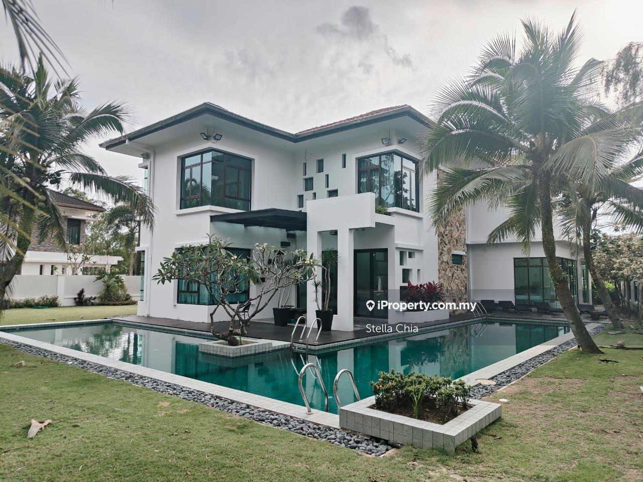 Bungalow House with Swimming Pool, Fully Furnished